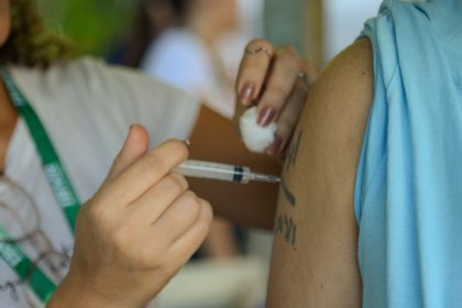 movimentos-negacionistas-sao-desafio-da-imunizacao,-diz-padilha