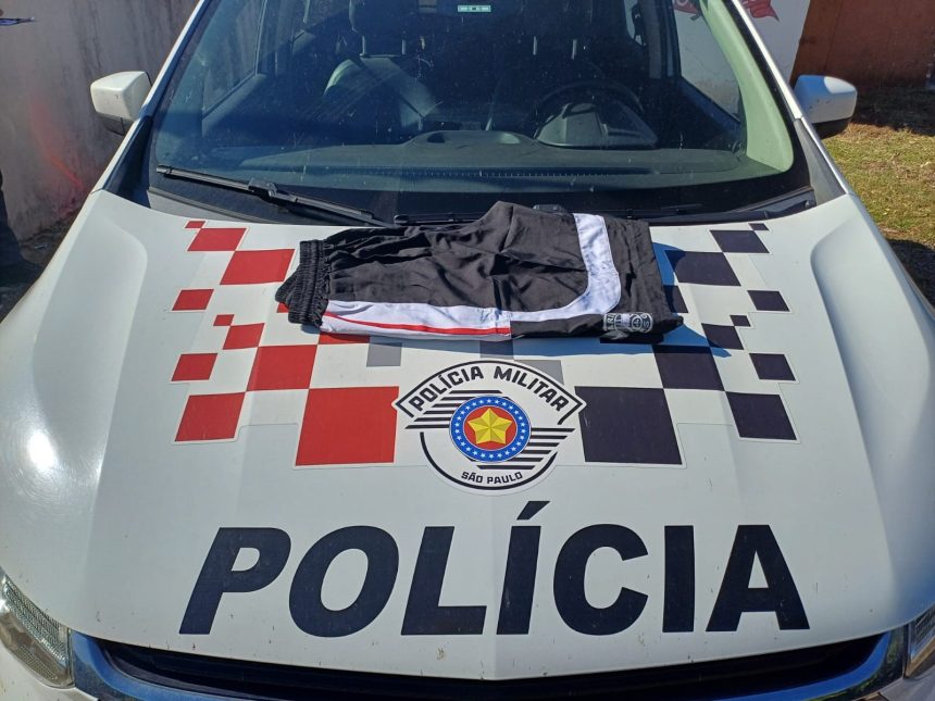 homem-e-preso-apos-furtar-loja-de-roupas-e-ser-abordado-vestindo-duas-bermudas-em-osvaldo-cruz