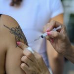 cidade-do-rio-estende-vacina-contra-dengue-para-jovens-de-19-e-20-anos