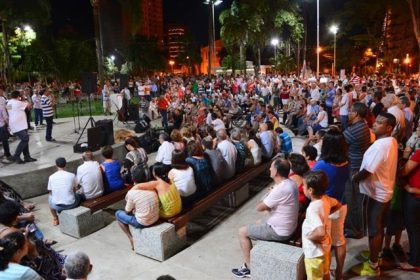com-programacao-musical,-noite-da-seresta-e-realizada-na-praca-9-de-julho-em-presidente-prudente