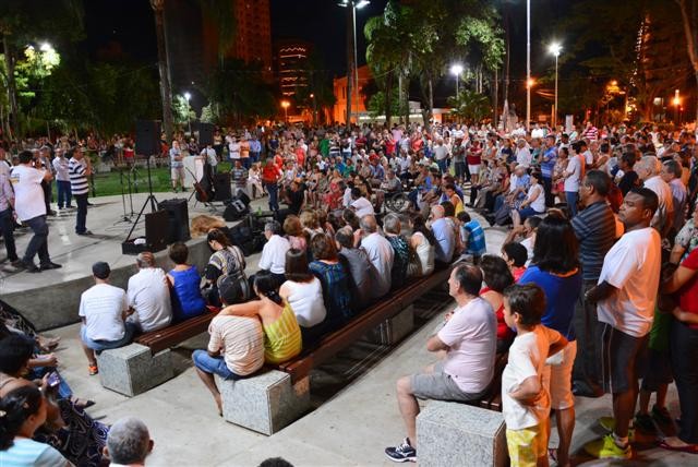 com-programacao-musical,-noite-da-seresta-e-realizada-na-praca-9-de-julho-em-presidente-prudente