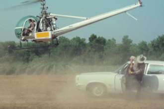 ‘tomates-assassinos’:-o-filme-trash-em-que-um-helicoptero-caiu-de-verdade