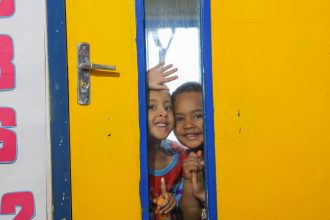 vacinacao-nas-escolas:-criancas-sao-imunizadas-e-atualizam-caderneta