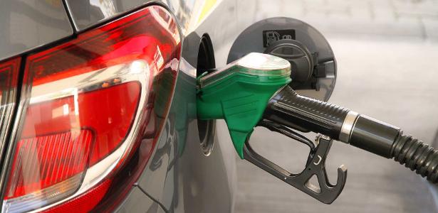 preco-do-petroleo-ja-caiu-17%-este-ano.-quando-queda-chega-aos-postos?
