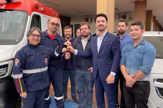 prefeitura-entrega-ambulancia-para-o-samu-e-dois-carros-para-saude