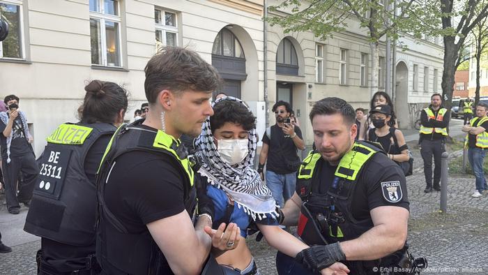 policia-alema-investiga-protestos-contra-deportacao-de-ativistas-pro-palestinos