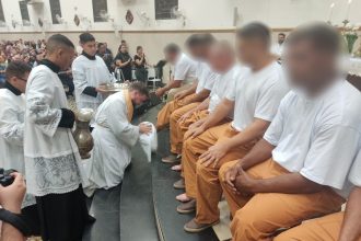 presos-participam-do-rito-de-lava-pes-na-igreja-matriz-de-presidente-venceslau