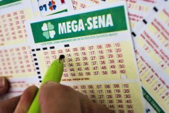 mega-sena:-quanto-r$-50-milhoes-rendem-todo-mes-na-poupanca-e-no-tesouro