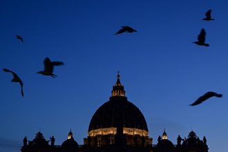 vaticano-inicia-ritos-do-adeus-a-francisco,-e-igreja-se-move-para-eleger-novo-papa