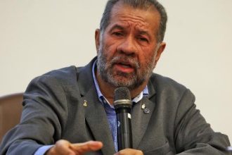 kotscho:-ministro-carlos-lupi-se-finge-de-morto-apos-escandalo-do-inss