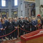 lula-presta-homenagem-ao-papa-francisco-em-velorio-no-vaticano