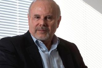 eletrobras-diz-ter-recebido-oficio-do-mme-sobre-desistencia-de-mantega-a-conselho-fiscal
