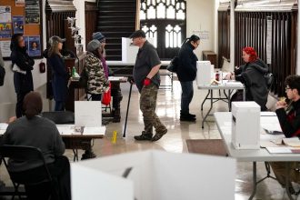 canadenses-vao-as-urnas-em-eleicao-dominada-por-preocupacoes-com-trump