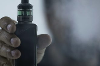 plataformas-devem-remover-propagandas-de-cigarros-eletronicos