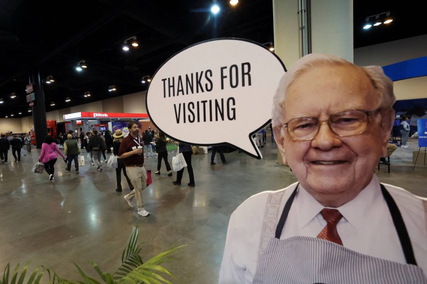 ‘devotos-de-buffett’-se-despedem-em-comovente-peregrinacao-em-omaha