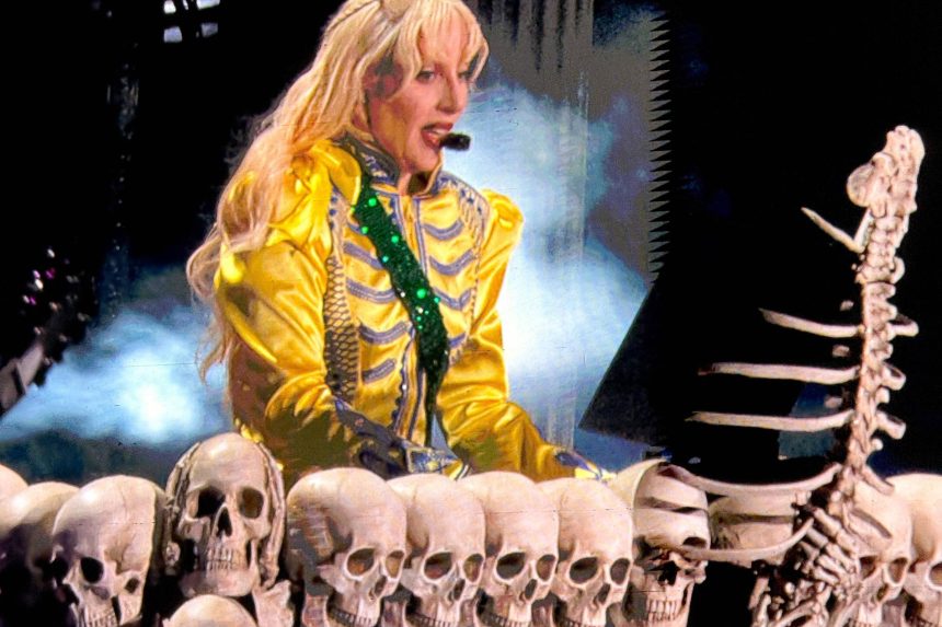 lady-gaga-sela-retomada-do-verde-e-amarelo-pelos-transviados-no-brasil