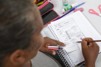 tres-em-cada-10-brasileiros-sao-analfabetos-funcionais,-indica-estudo