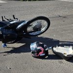colisao-entre-carro-e-motocicleta-deixa-homem-ferido-na-avenida-presidente-roosevelt,-em-dracena