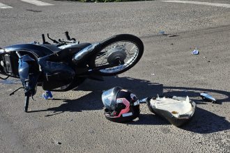 colisao-entre-carro-e-motocicleta-deixa-homem-ferido-na-avenida-presidente-roosevelt,-em-dracena