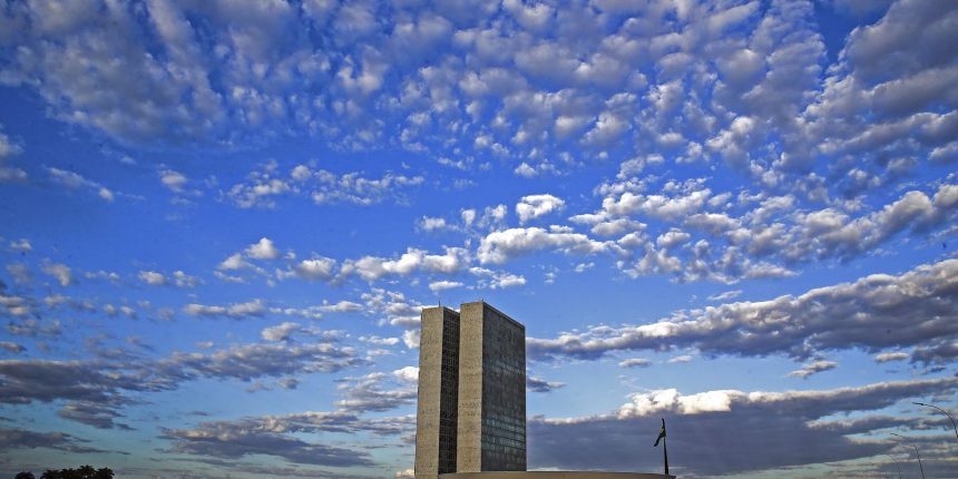 relator-antecipa-fim-da-reeleicao-para-2030-e-ccj-adia-votacao