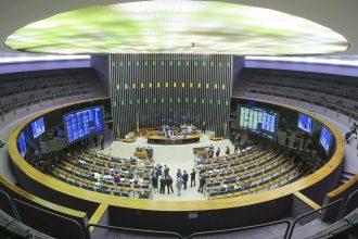 especialistas-veem-manobra-juridica-em-decisao-da-camara-sobre-golpe