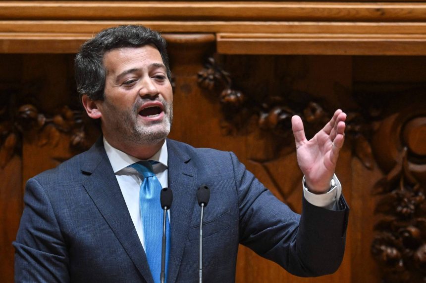 lider-de-ultradireita-de-portugal-volta-a-se-sentir-mal-em-comicio;-veja-video