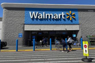 walmart-alerta-que-tarifas-vao-gerar-precos-mais-altos,-apesar-da-tregua-entre-eua-e-china