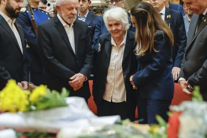 milhares-de-uruguaios-se-despedem-de-pepe-mujica-em-funeral