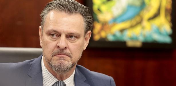 favaro:-china-suspende-compra-de-frango-brasileiro-apos-caso-gripe-aviaria