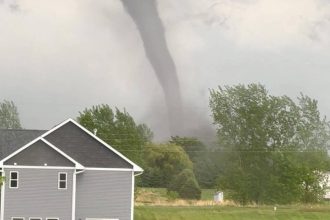 tornados-deixam-mais-de-20-mortos-nos-estados-unidos