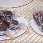com-cobertura-de-chocolate-e-ideal-para-comercializacao,-aprenda-receita-de-trufa-no-palito