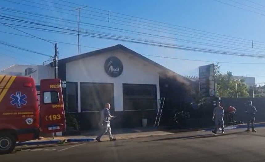 incendio-atinge-cozinha-de-restaurante-apos-curto-circuito-proximo-a-fogao-em-adamantina