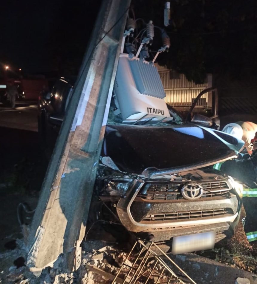 motorista-colide-carro-contra-poste-no-parque-residencial-vitoria-regia,-em-presidente-prudente