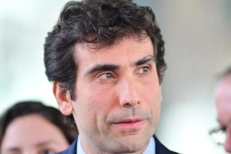 por-que-juros-altos-no-brasil-estao-derrubando-o-dolar-e-animando-a-bolsa?