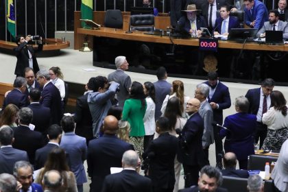 camara-aprova-projeto-que-reajusta-salarios-de-servidores-publicos