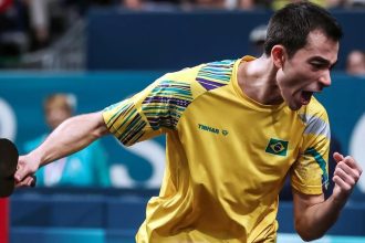 tenis-de-mesa:-hugo-calderano-vence-chines-por-4-sets-a-3-e-avanca-para-a-final-do-mundial