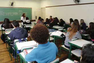 governo-do-parana-propoe-reajuste-de-11,31%-para-os-professores