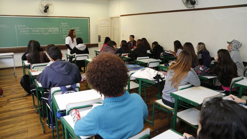 governo-do-parana-propoe-reajuste-de-11,31%-para-os-professores