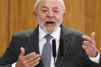 com-crise-de-labirintite,-lula-faz-exames-em-hospital-em-brasilia